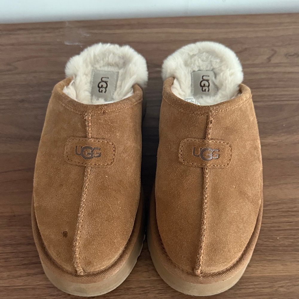 UGG WOMEN SIZE 6 Discoquette Slide Slipper